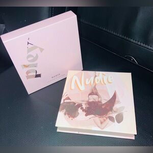 Play Nude Eyeshadow Palette
